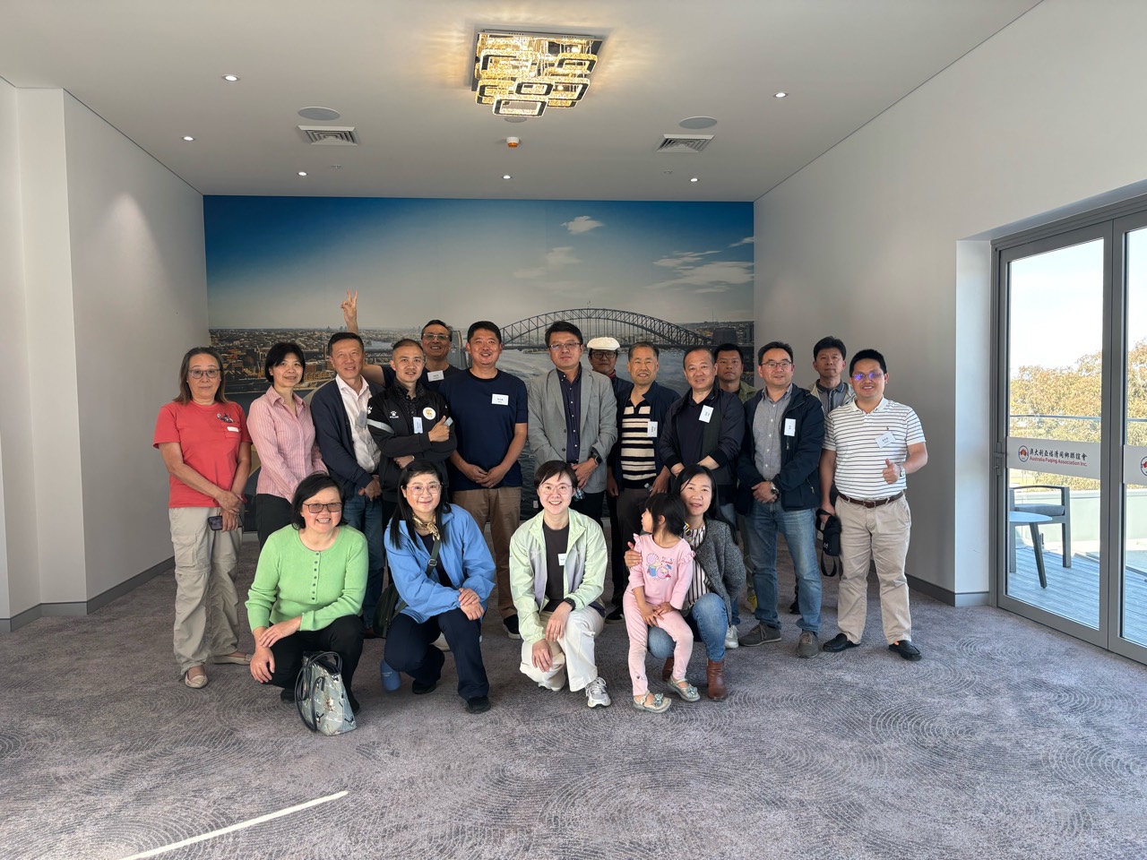 活动合影|校友与来宾在悉尼福清会馆留下相聚的纪念。